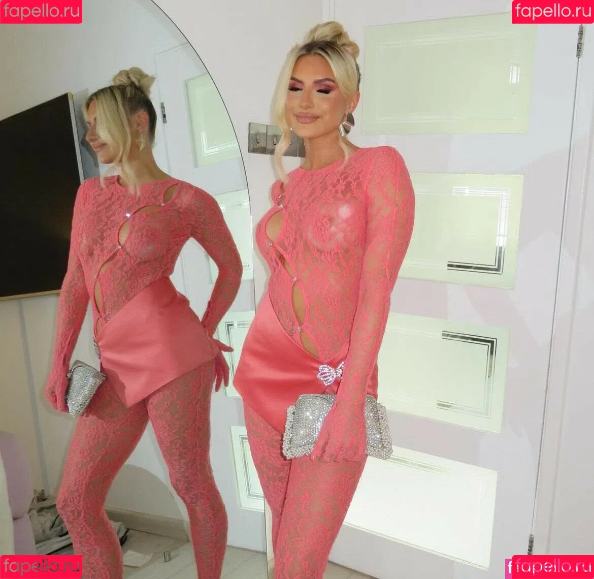 Chloe Burrows Onlyfans Photo Gallery 