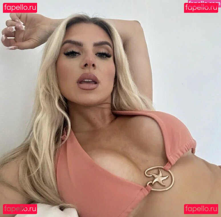Chloe Burrows Onlyfans Photo Gallery 