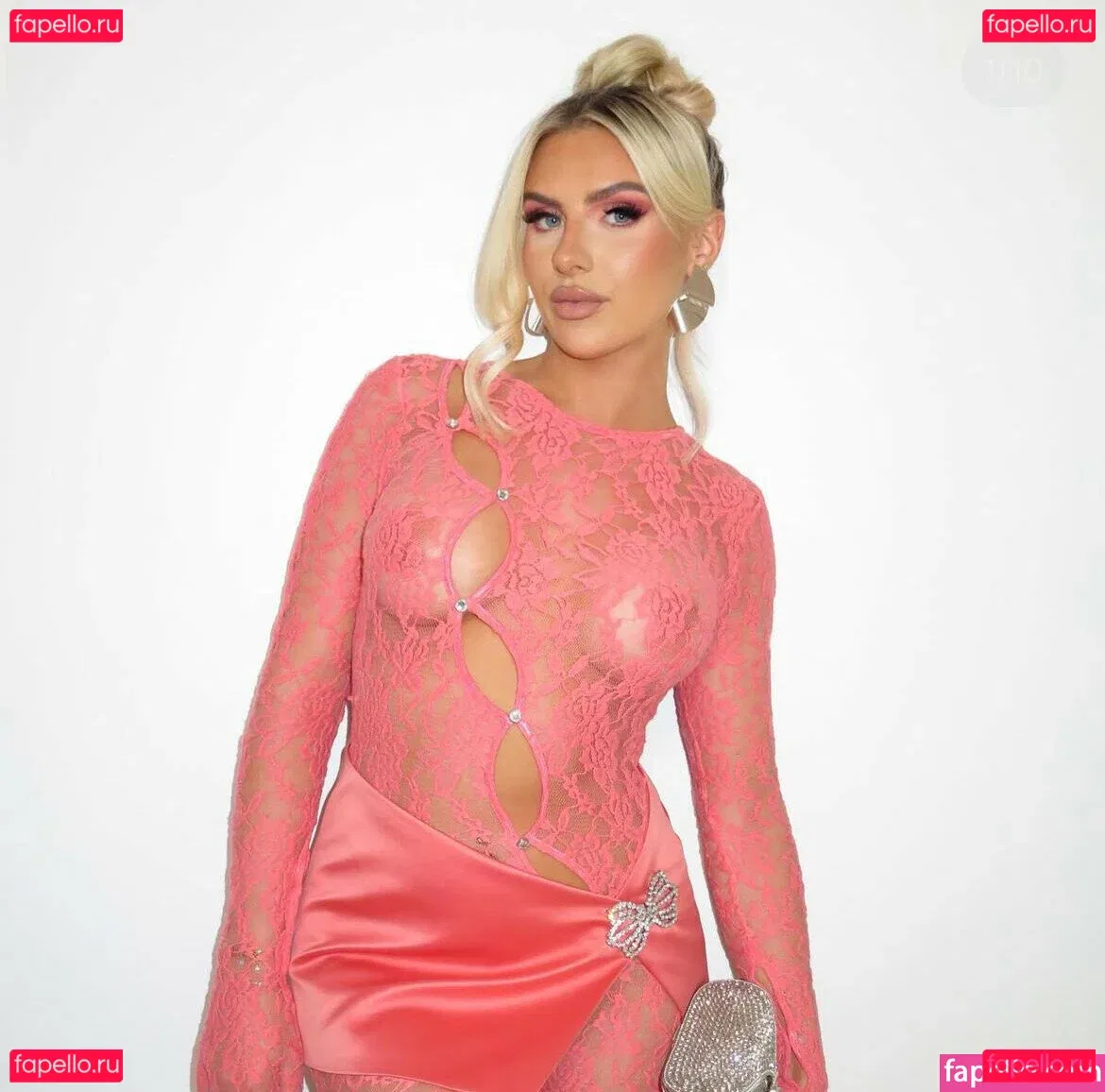 Chloe Burrows Onlyfans Photo Gallery 