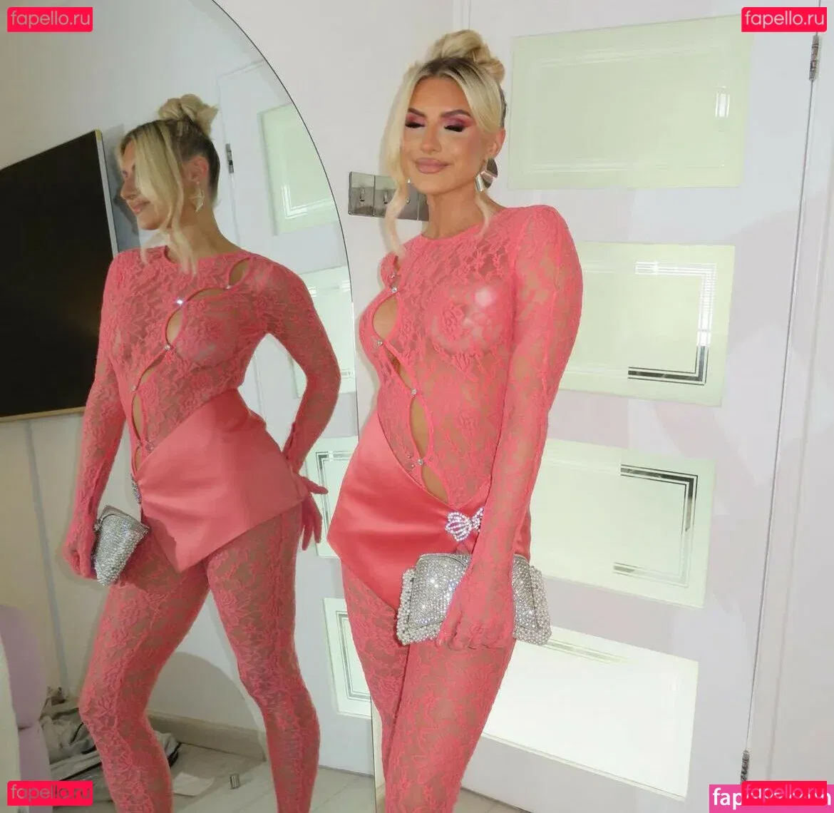 Chloe Burrows Onlyfans Photo Gallery 