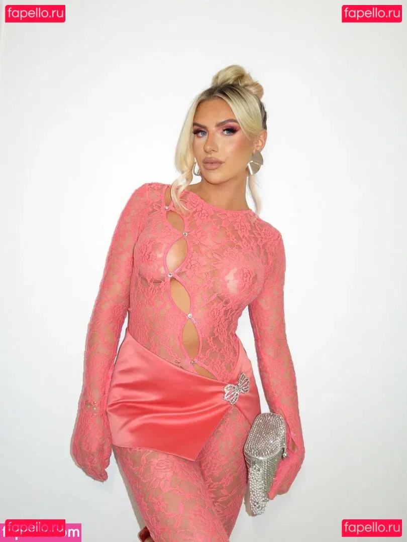 Chloe Burrows Onlyfans Photo Gallery 