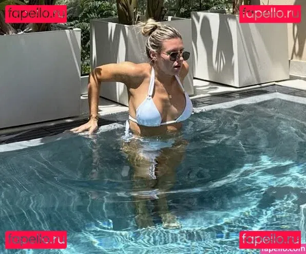 Chloe Burrows Onlyfans Photo Gallery 