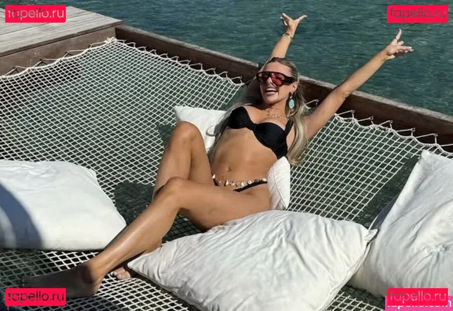 Chloe Burrows Onlyfans Photo Gallery 