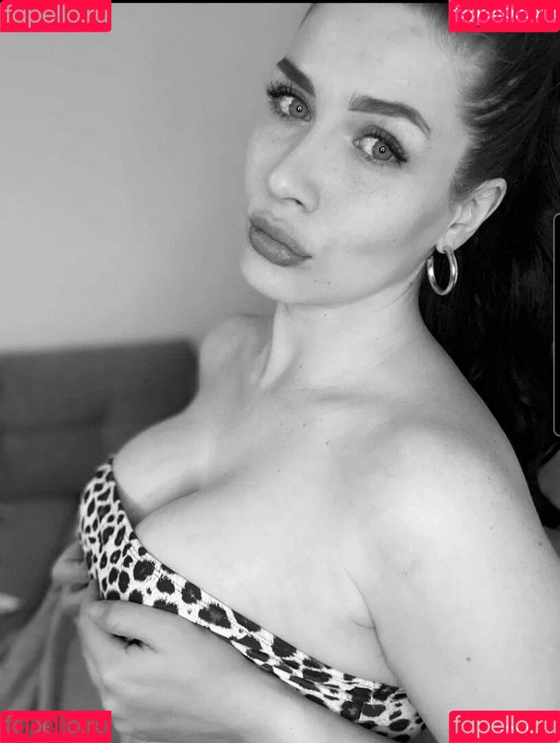 Saskiado Onlyfans Photo Gallery 