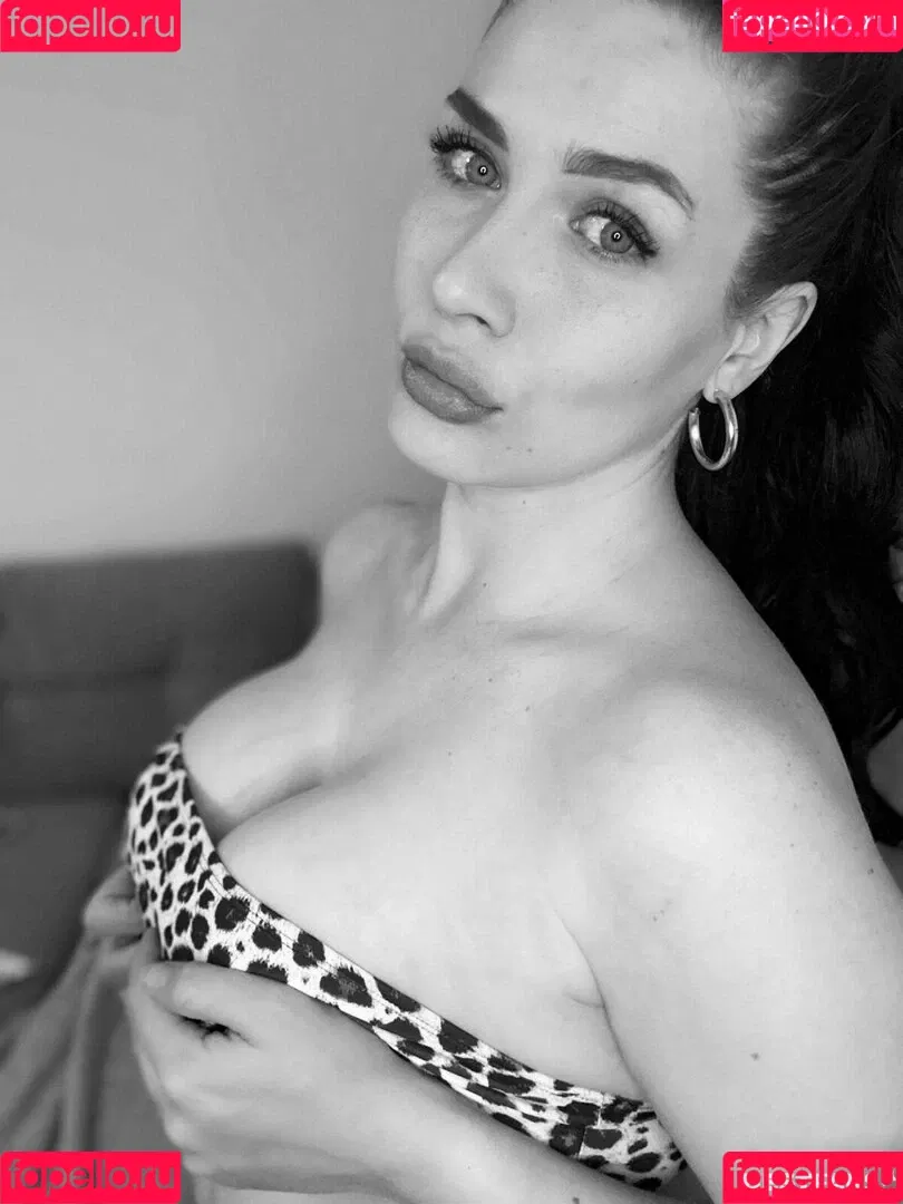 Saskiado Onlyfans Photo Gallery 