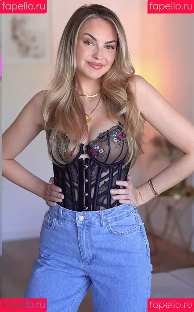 Julia (Xlaeta) Onlyfans Photo Gallery 
