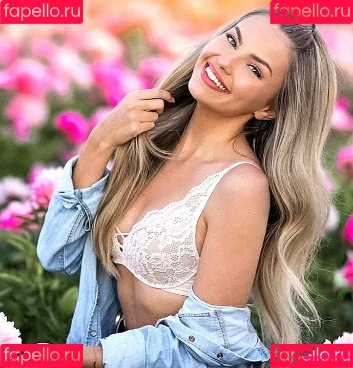 Julia (Xlaeta) Onlyfans Photo Gallery 