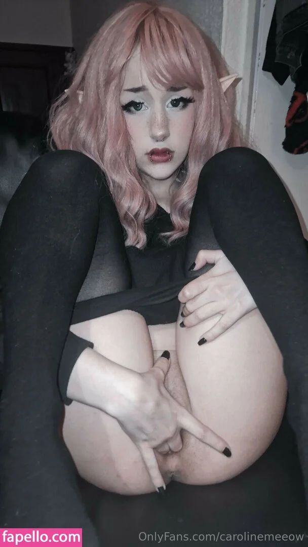 carolinemeeoww Onlyfans Photo Gallery 