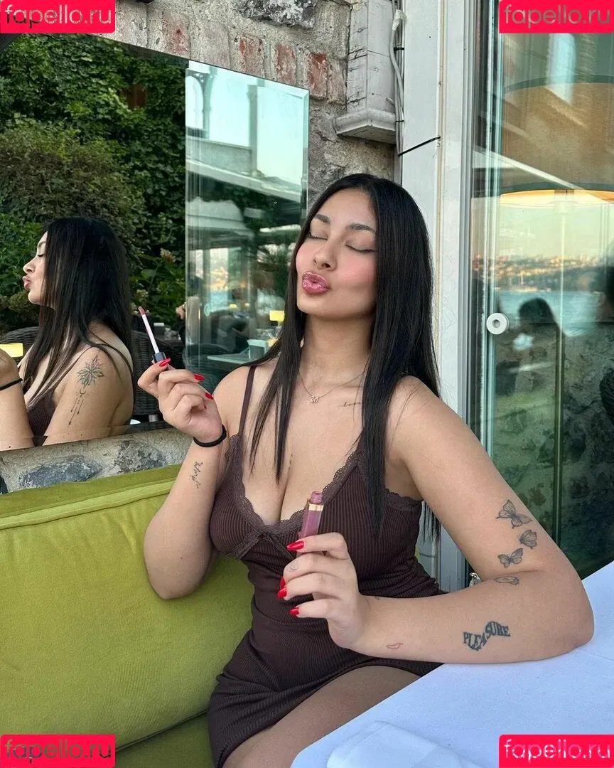 nehrrq4 Onlyfans Photo Gallery 