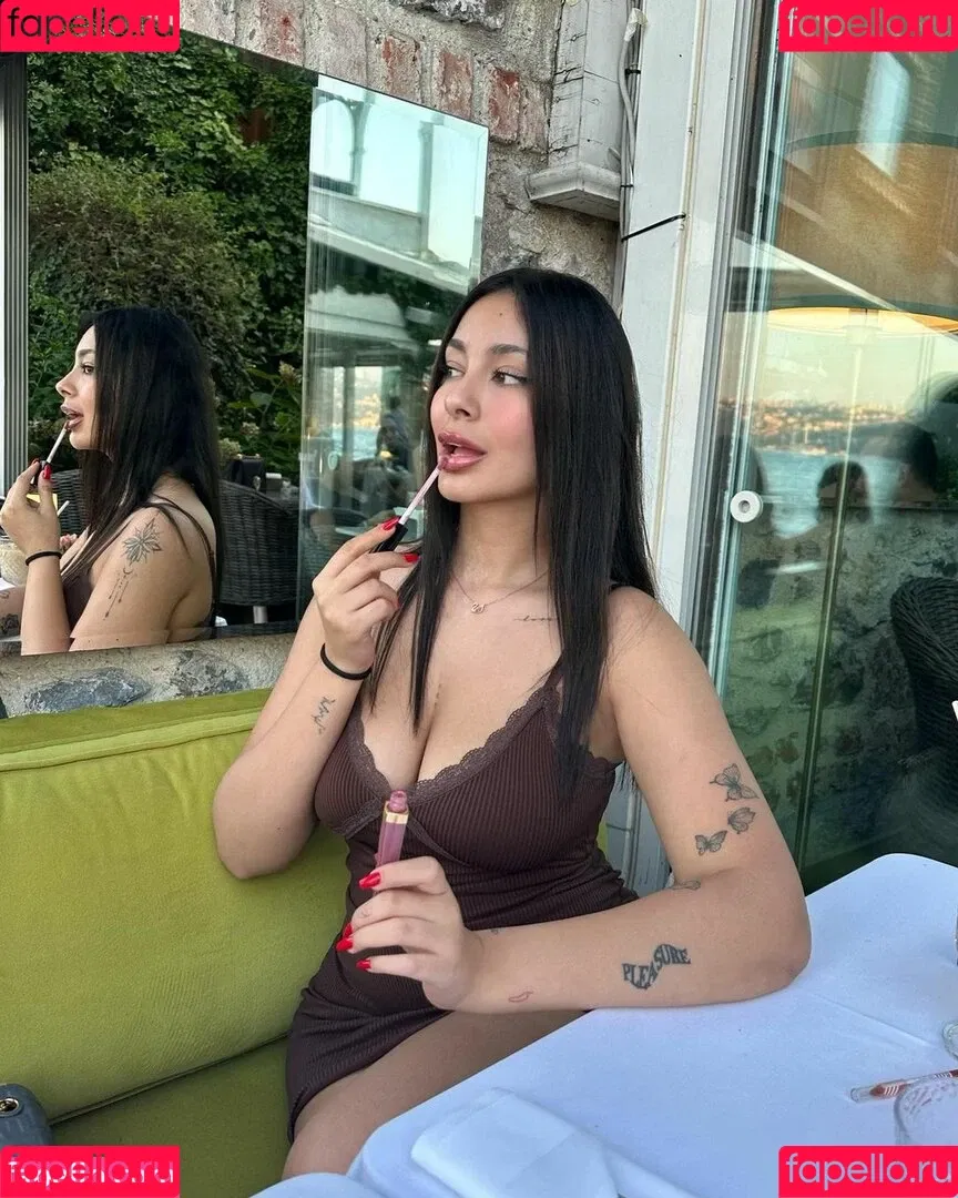 nehrrq4 Onlyfans Photo Gallery 