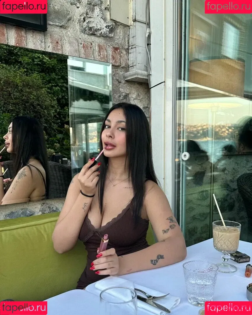 nehrrq4 Onlyfans Photo Gallery 