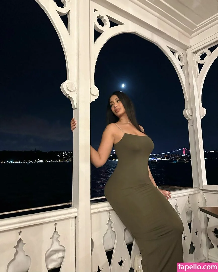 nehrrq4 Onlyfans Photo Gallery 