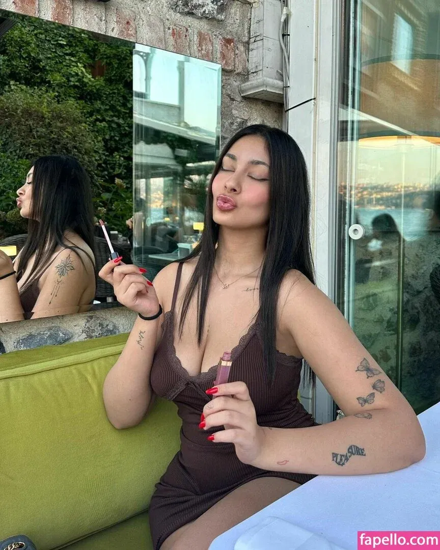 nehrrq4 Onlyfans Photo Gallery 