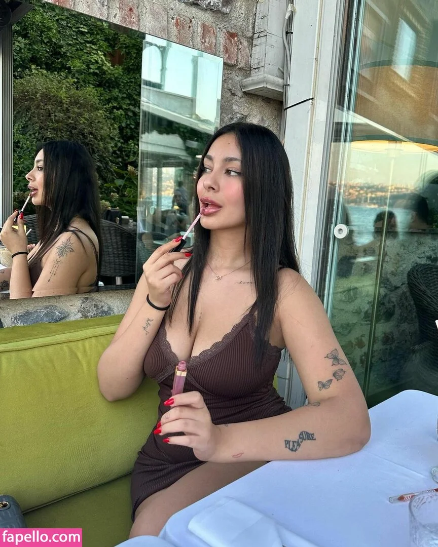 nehrrq4 Onlyfans Photo Gallery 