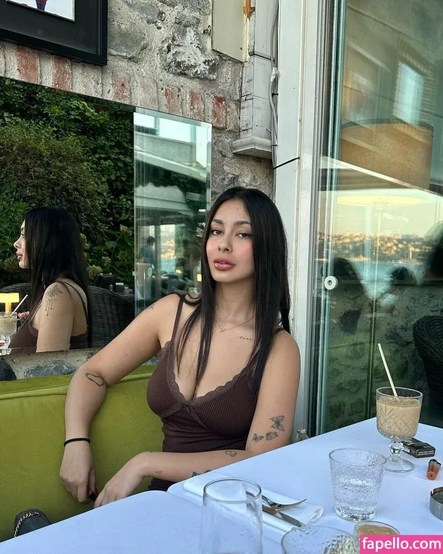 nehrrq4 Onlyfans Photo Gallery 