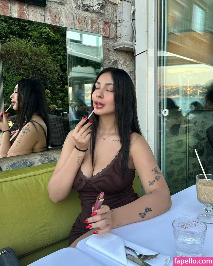 nehrrq4 Onlyfans Photo Gallery 