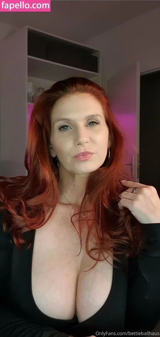 bettieballhaus Onlyfans Photo Gallery 