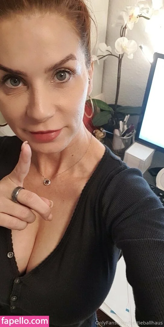 bettieballhaus Onlyfans Photo Gallery 