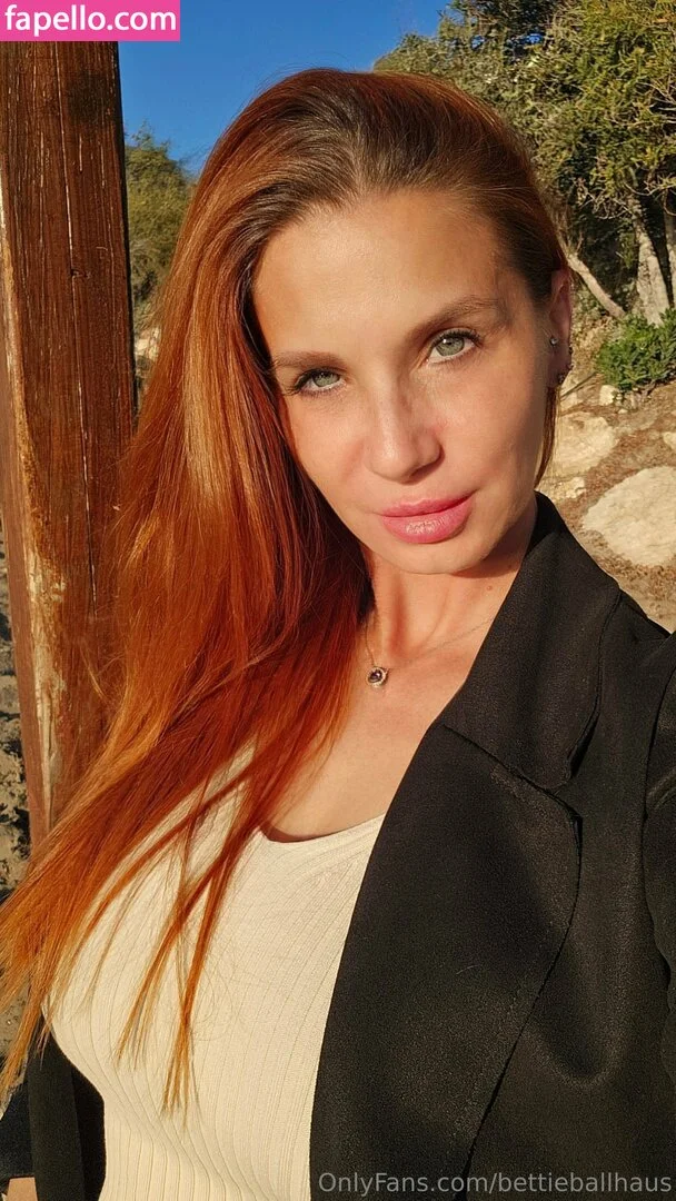 bettieballhaus Onlyfans Photo Gallery 