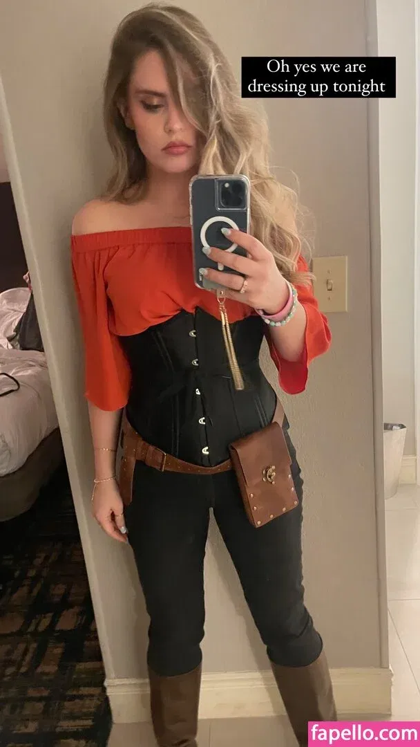 Sara Hopkins Onlyfans Photo Gallery 