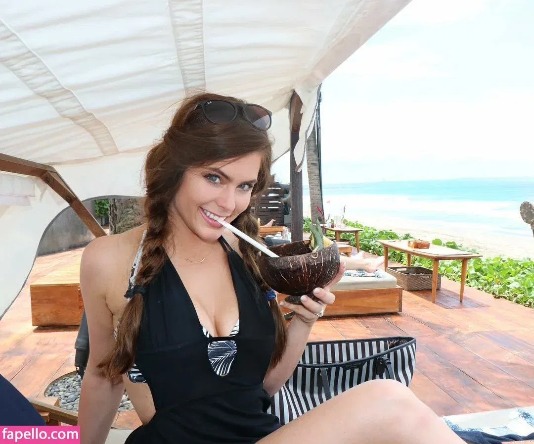 Sara Hopkins Onlyfans Photo Gallery 