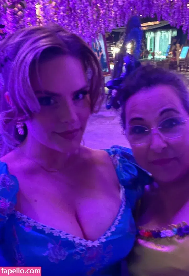 Sara Hopkins Onlyfans Photo Gallery 