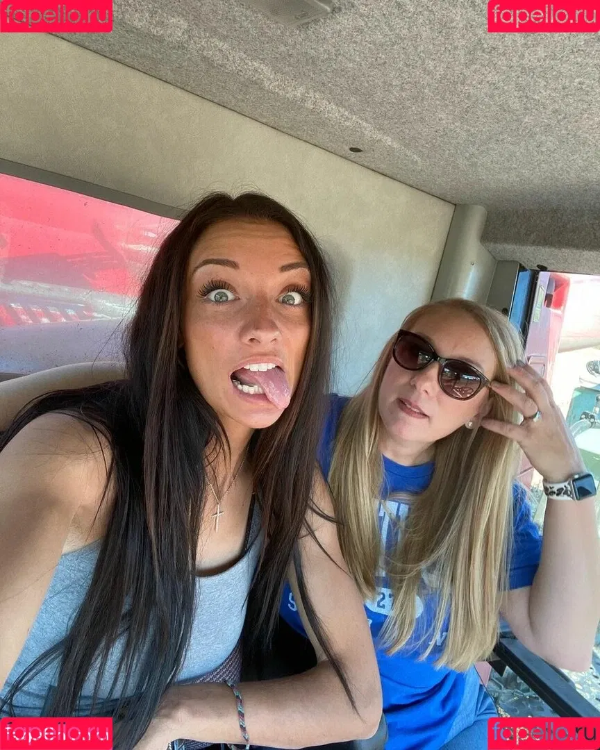 thefarmergrayce Onlyfans Photo Gallery 