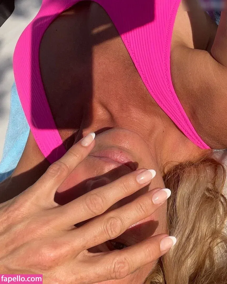 Giulia Siegel Onlyfans Photo Gallery 