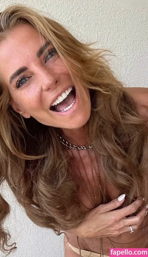 Giulia Siegel Onlyfans Photo Gallery 