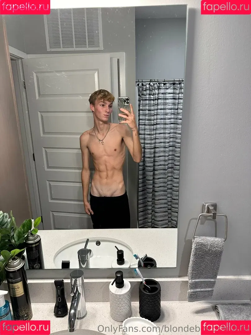 blondeboybradfree Onlyfans Photo Gallery 
