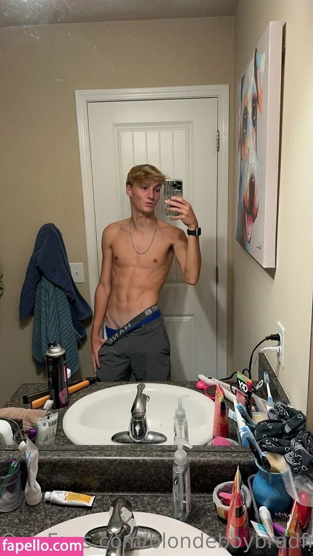 blondeboybradfree Onlyfans Photo Gallery 