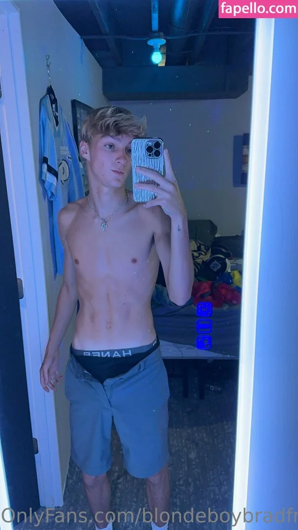blondeboybradfree Onlyfans Photo Gallery 