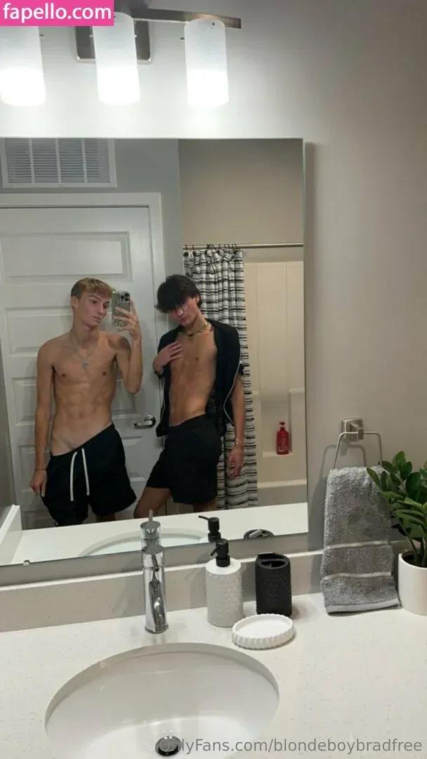 blondeboybradfree Onlyfans Photo Gallery 