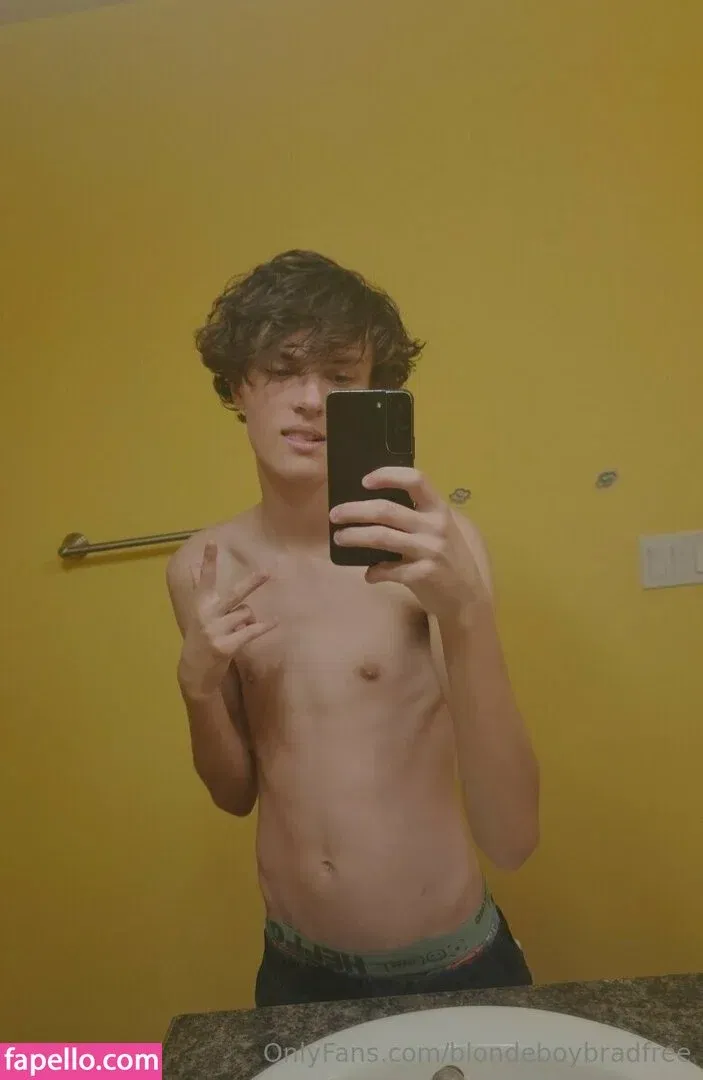 blondeboybradfree Onlyfans Photo Gallery 