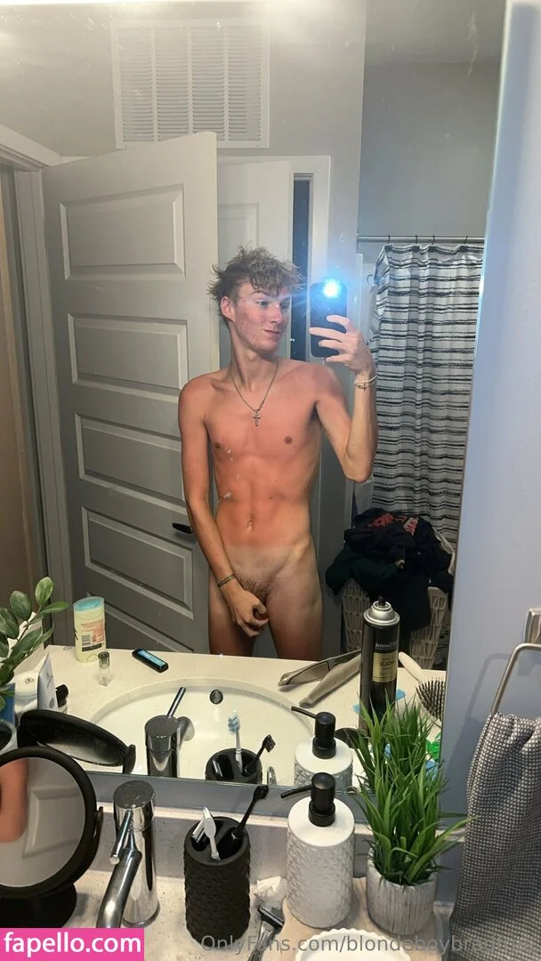 blondeboybradfree Onlyfans Photo Gallery 