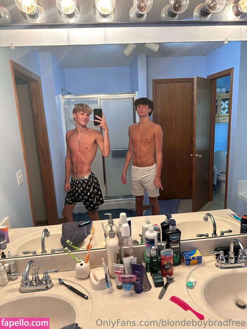 blondeboybradfree Onlyfans Photo Gallery 