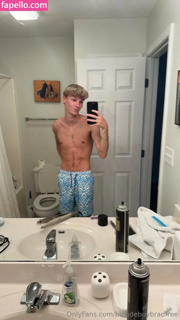 blondeboybradfree Onlyfans Photo Gallery 
