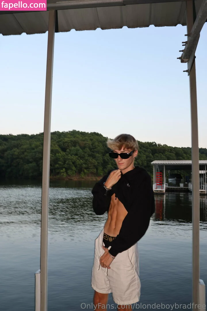 blondeboybradfree Onlyfans Photo Gallery 