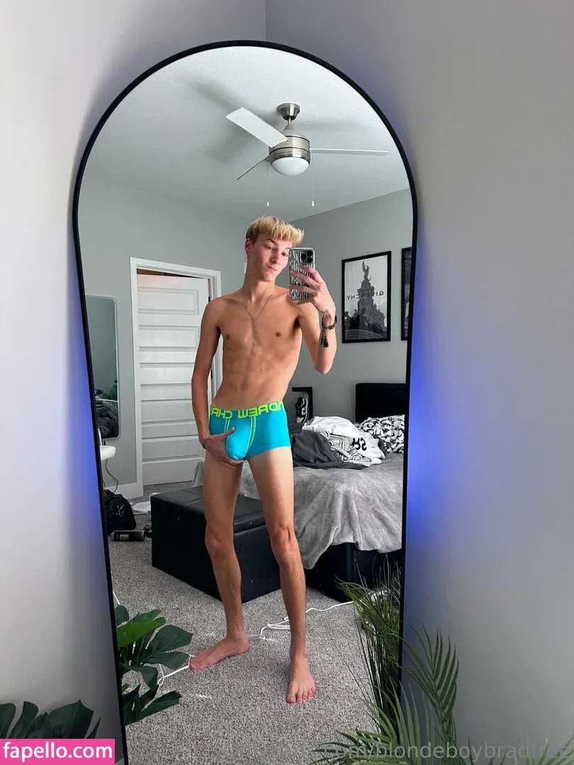 blondeboybradfree Onlyfans Photo Gallery 
