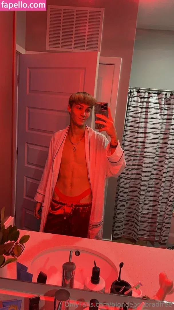 blondeboybradfree Onlyfans Photo Gallery 