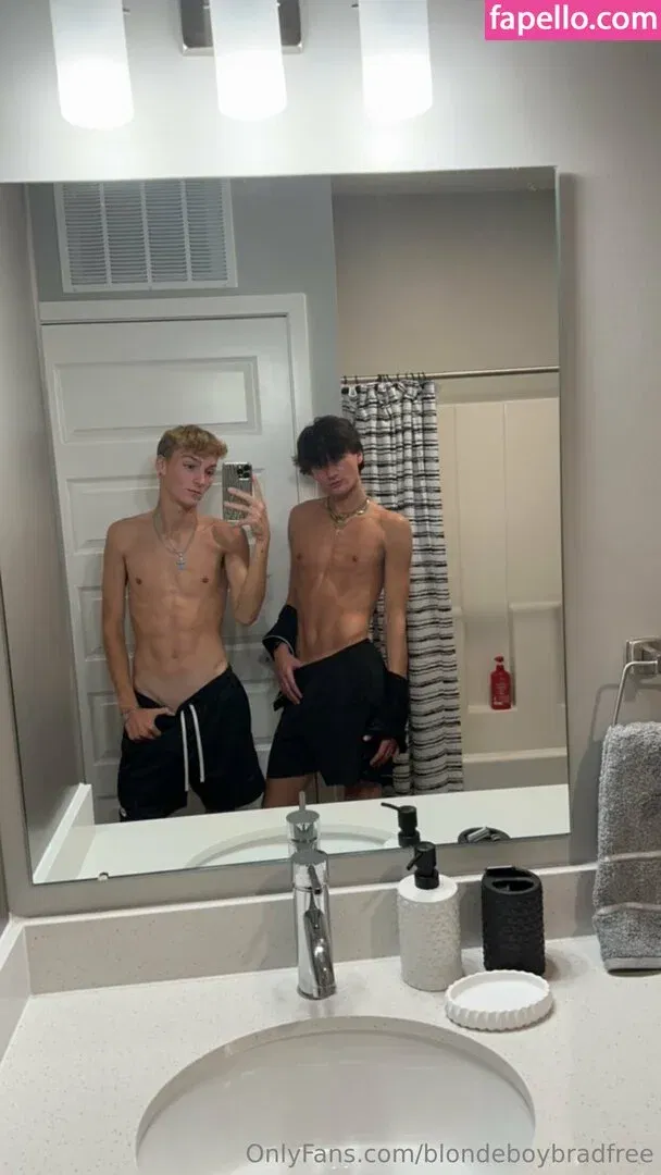 blondeboybradfree Onlyfans Photo Gallery 