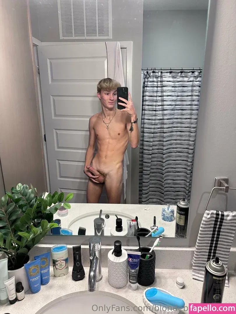 blondeboybradfree Onlyfans Photo Gallery 