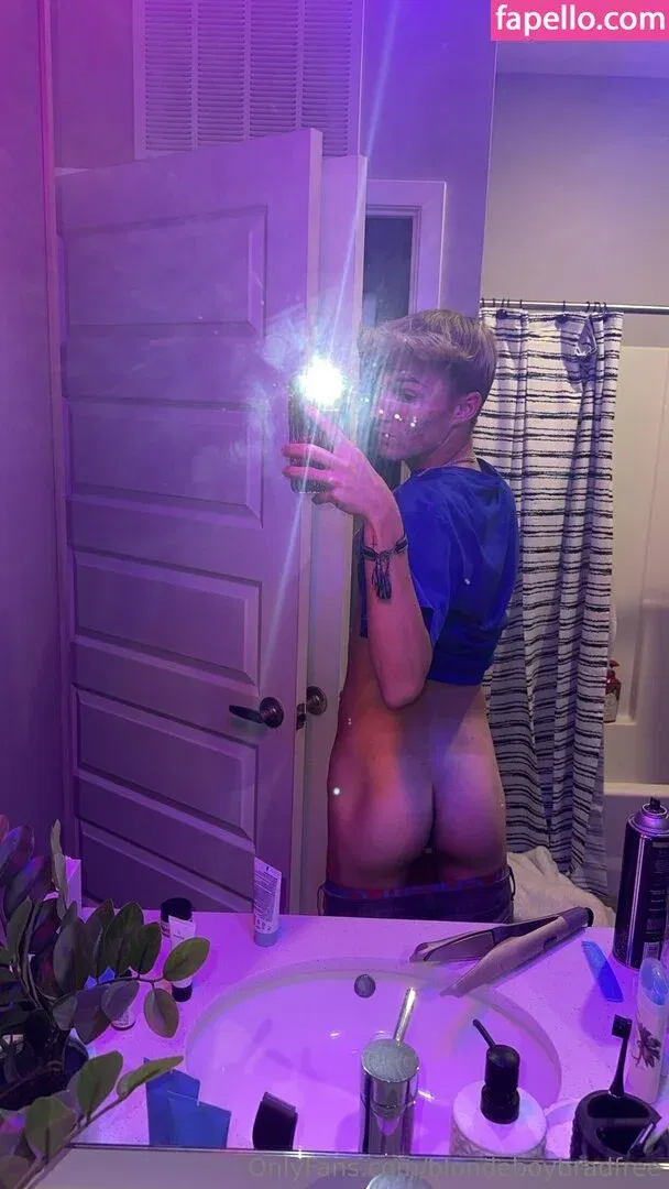 blondeboybradfree Onlyfans Photo Gallery 