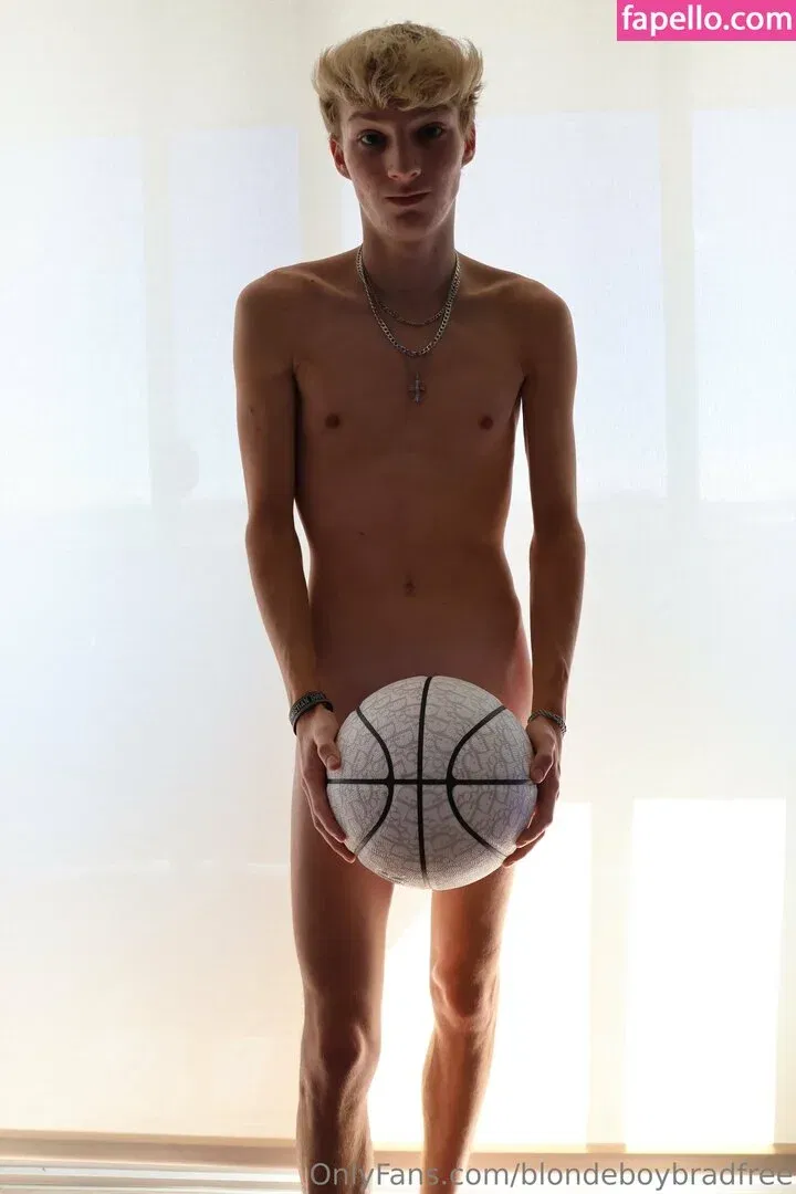 blondeboybradfree Onlyfans Photo Gallery 