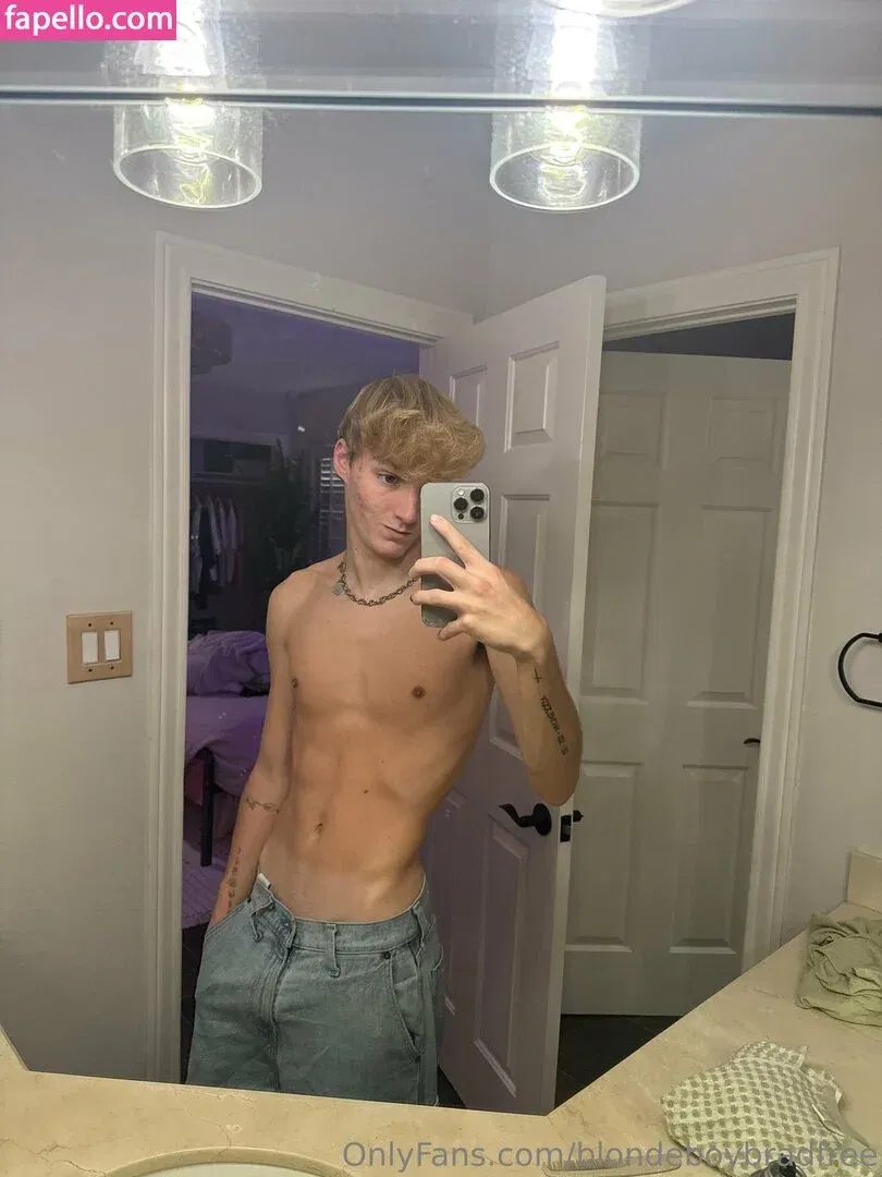 blondeboybradfree Onlyfans Photo Gallery 