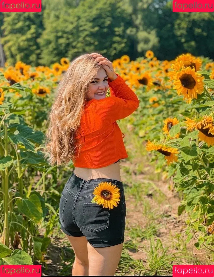 Mondwika Onlyfans Photo Gallery 