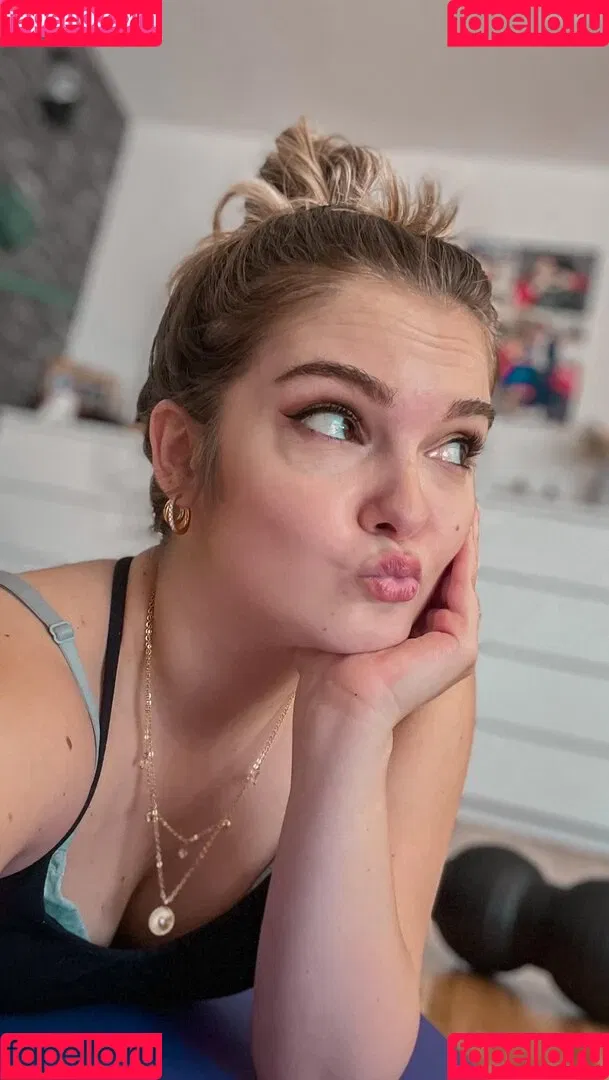 Mondwika Onlyfans Photo Gallery 