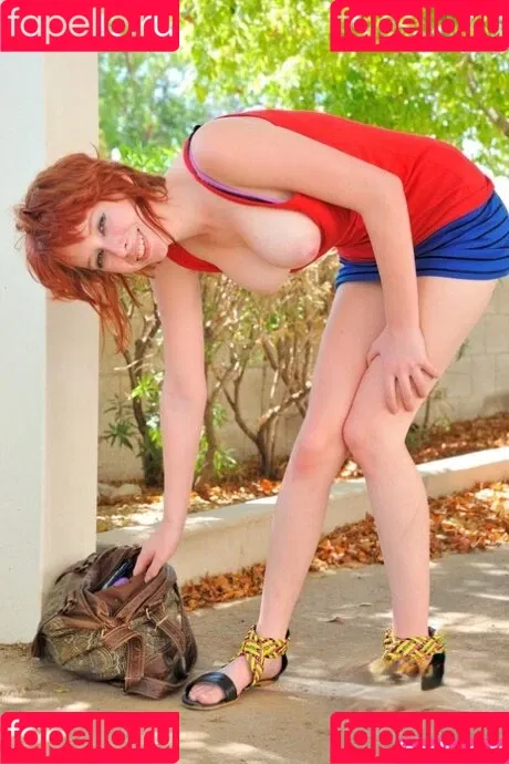 Zoey Nixon Onlyfans Photo Gallery 