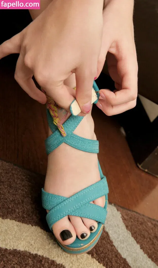 Zoey Nixon Onlyfans Photo Gallery 