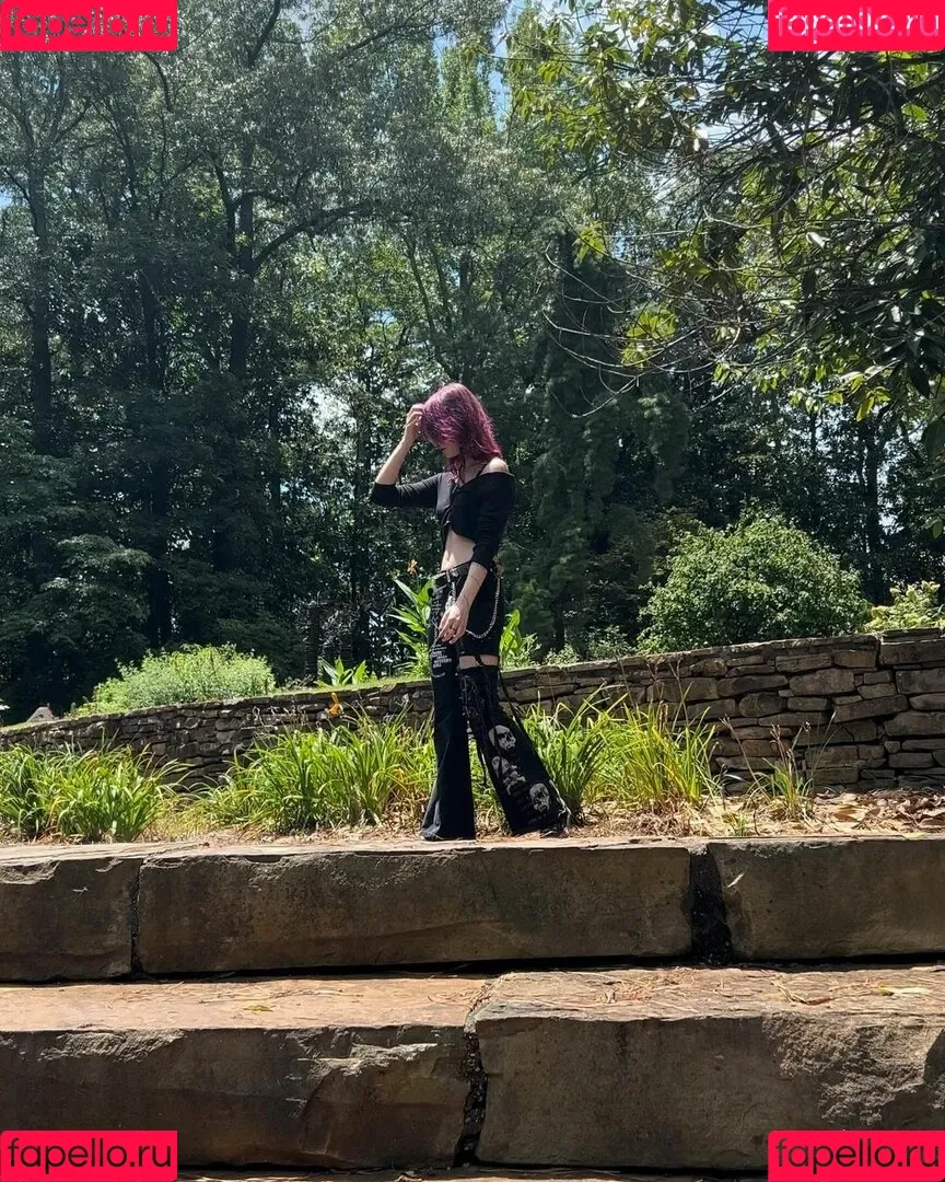beehasleft Onlyfans Photo Gallery 